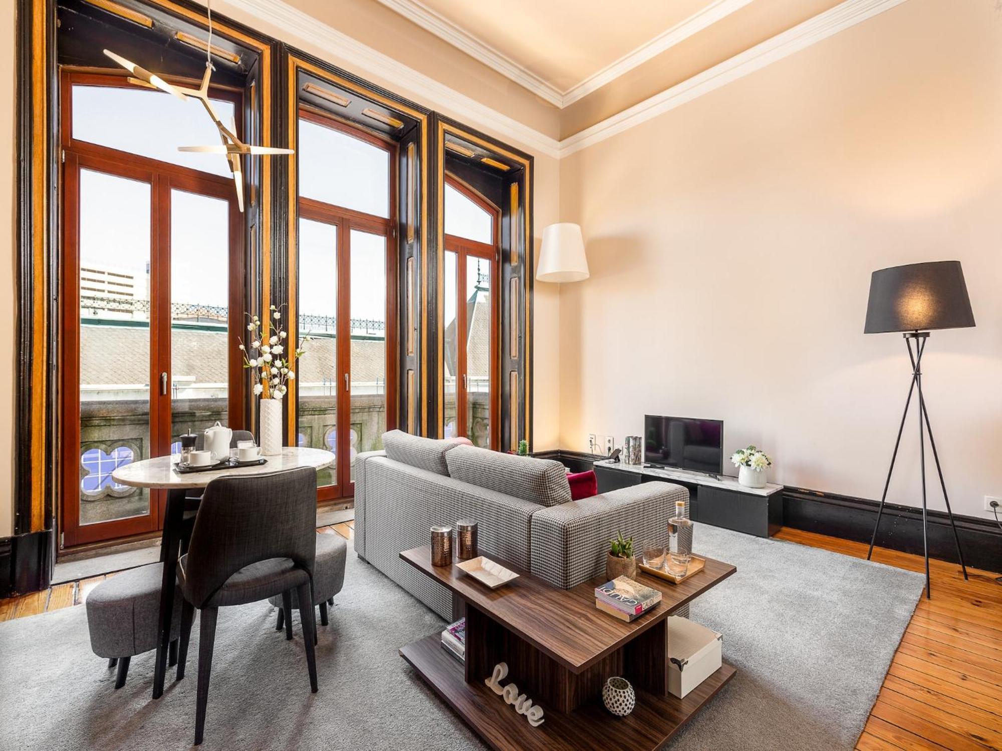 One-bedroom With Balcony In Bolhao Market Apartamento
